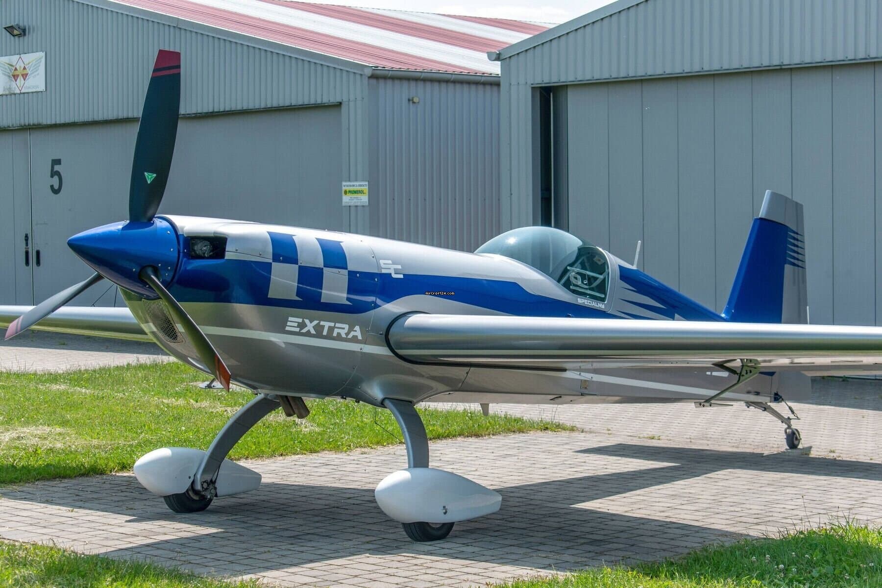 EXTRA Aircraft 300 SC