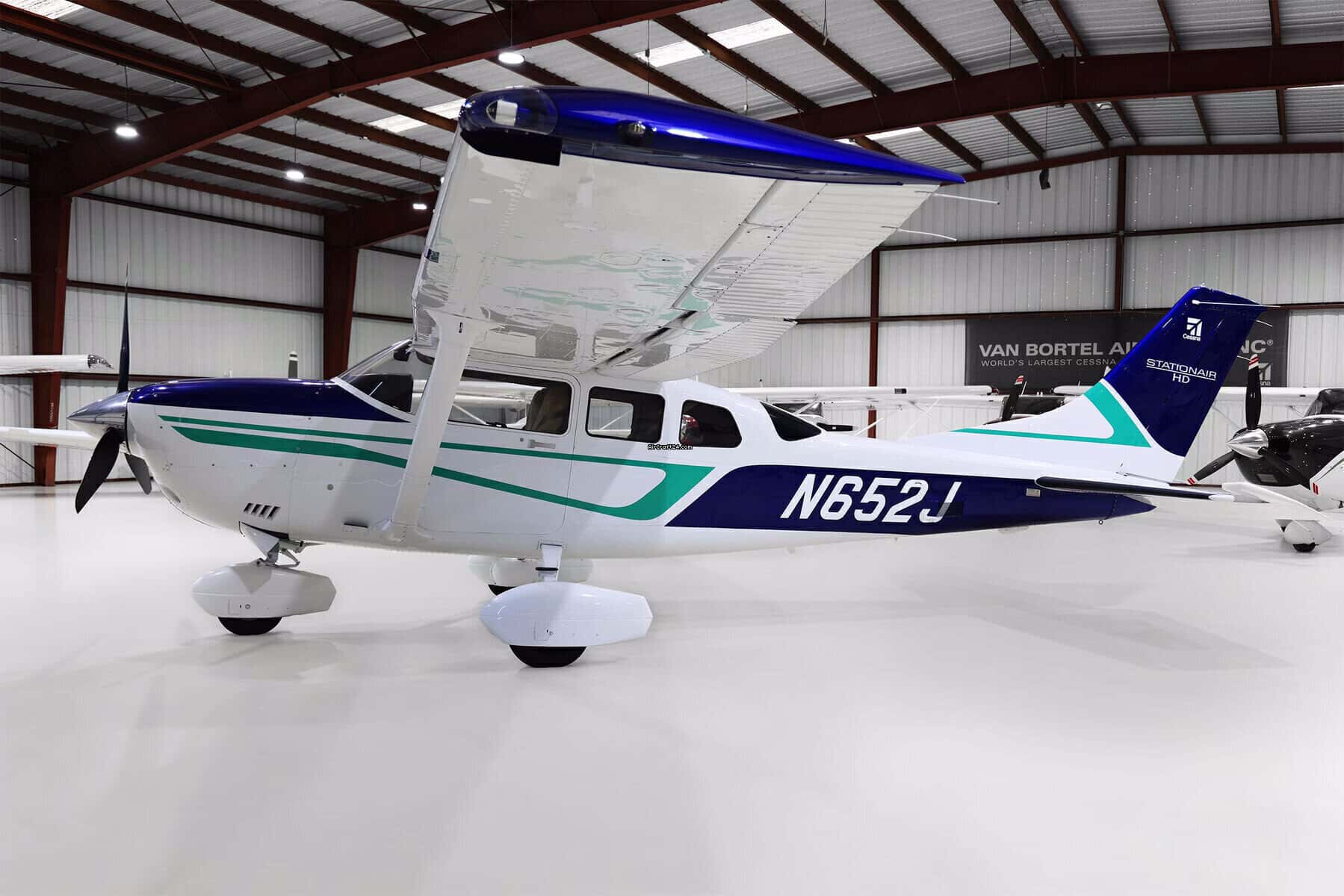 Cessna T206H