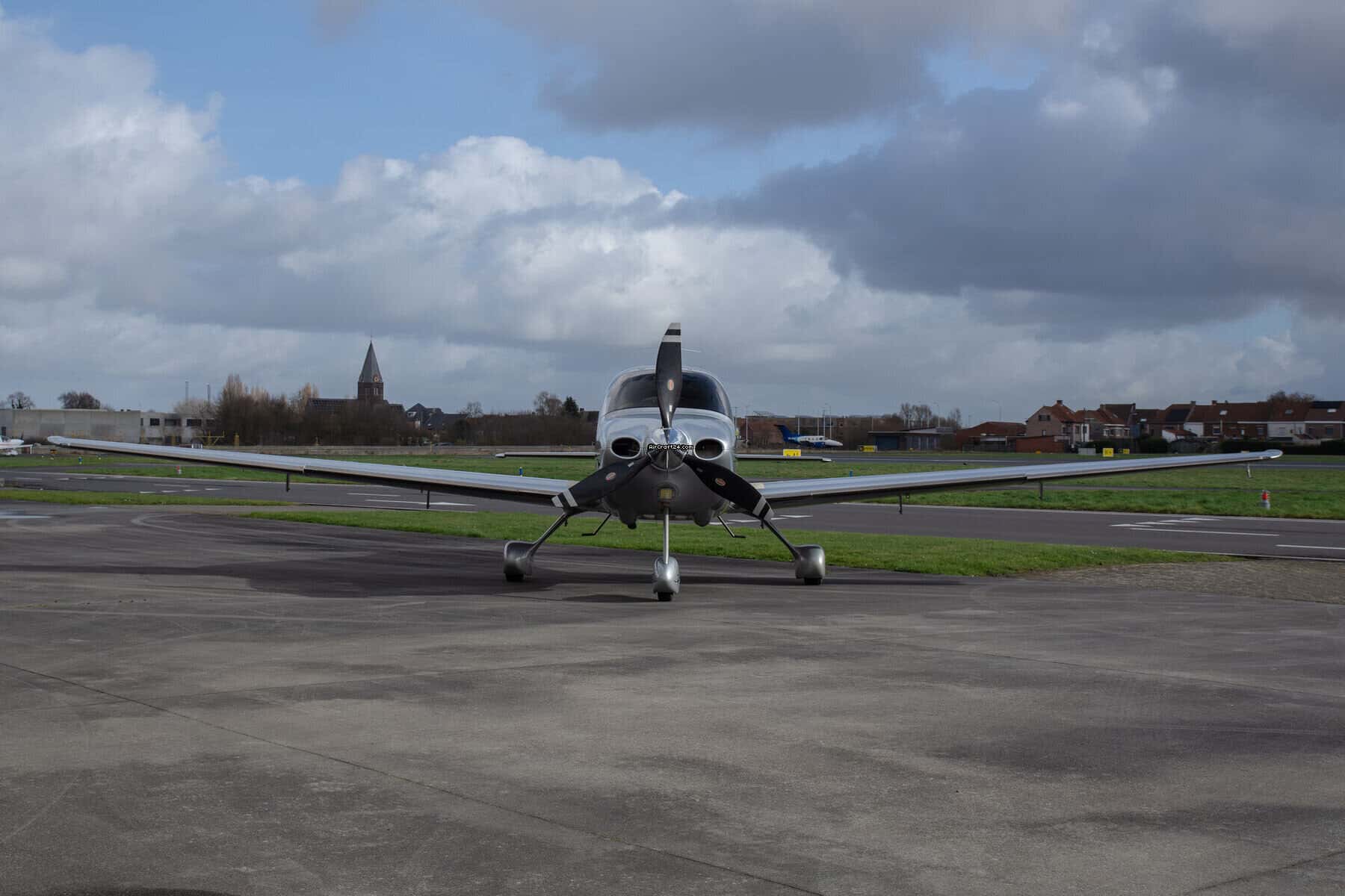 Cirrus SR22G3 TN