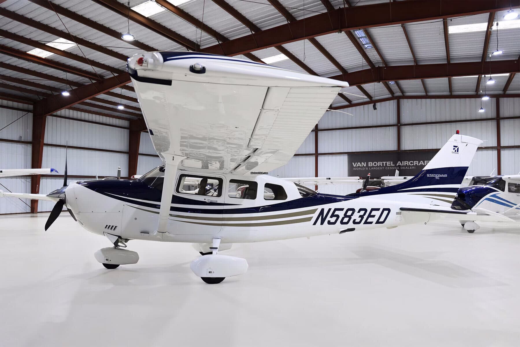 Cessna T206H