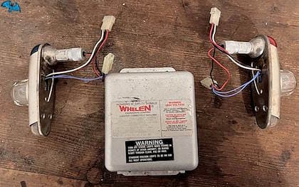 Whelen Strobe / Nav Light Set PN A413A HD-14/28 – Gebraucht Zum Verkauf steht…