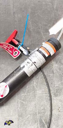 2 BRS Raketen Eine ist im Jahr 2013 abgelaufen, die andere im Oktober 2025…