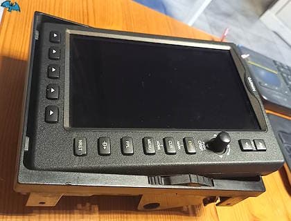 Garmin 695 + Einbaurahmen Preis VS