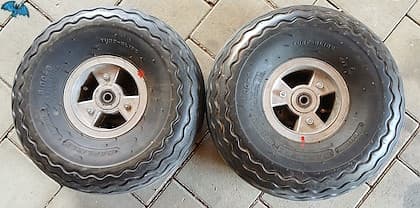 2 Stück Buschreifen 8.00 - 6 4 Ply Gewicht mit Alufelge 5600 Gramm Durchmesser…