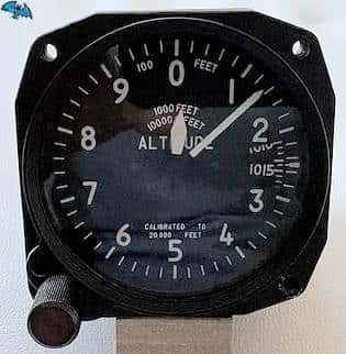 Three-Pointer Altimeter Sold is a three-pointer altimeter for up to 20,000 ft in good - Image 1