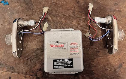 Whelen Strobe / Nav Light Set PN A413A HD-14/28 – Gebraucht Zum Verkauf steht…